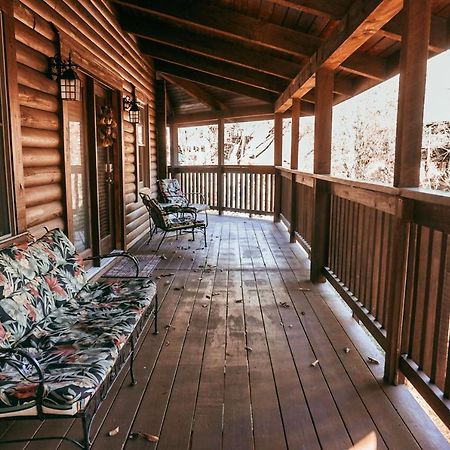 Mama Bear'S Retreat Villa Сивиървил Екстериор снимка
