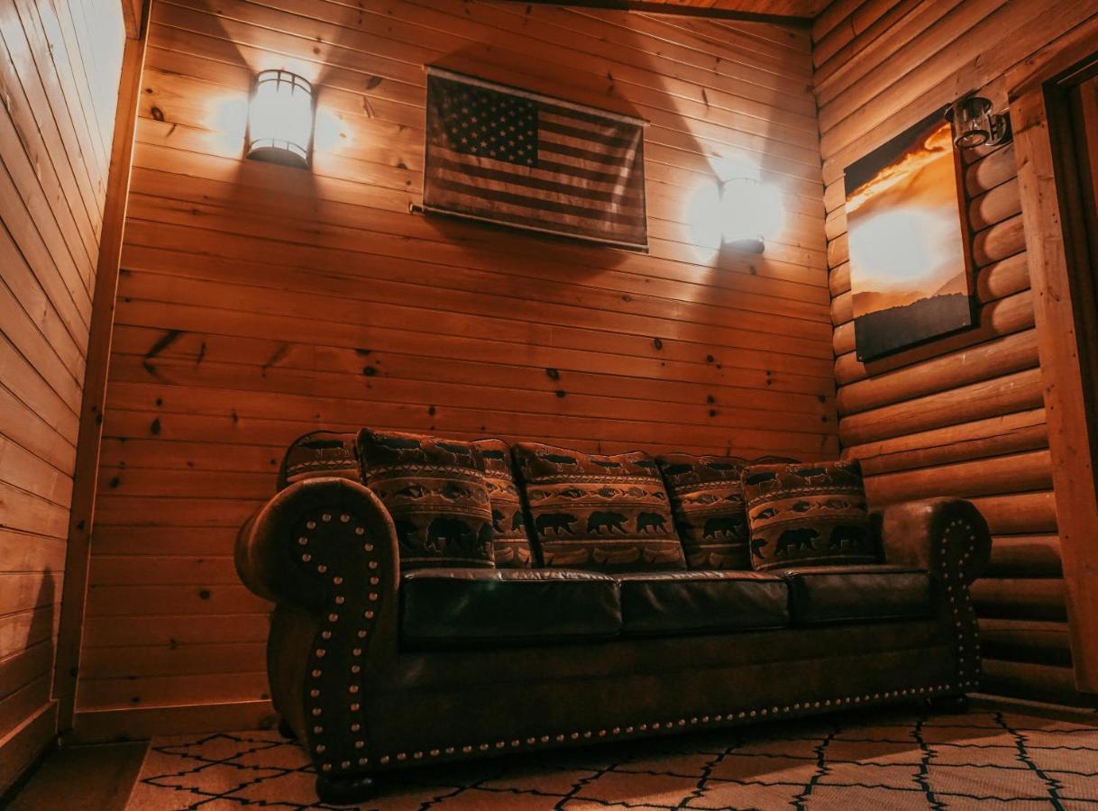 Mama Bear'S Retreat Villa Сивиървил Екстериор снимка