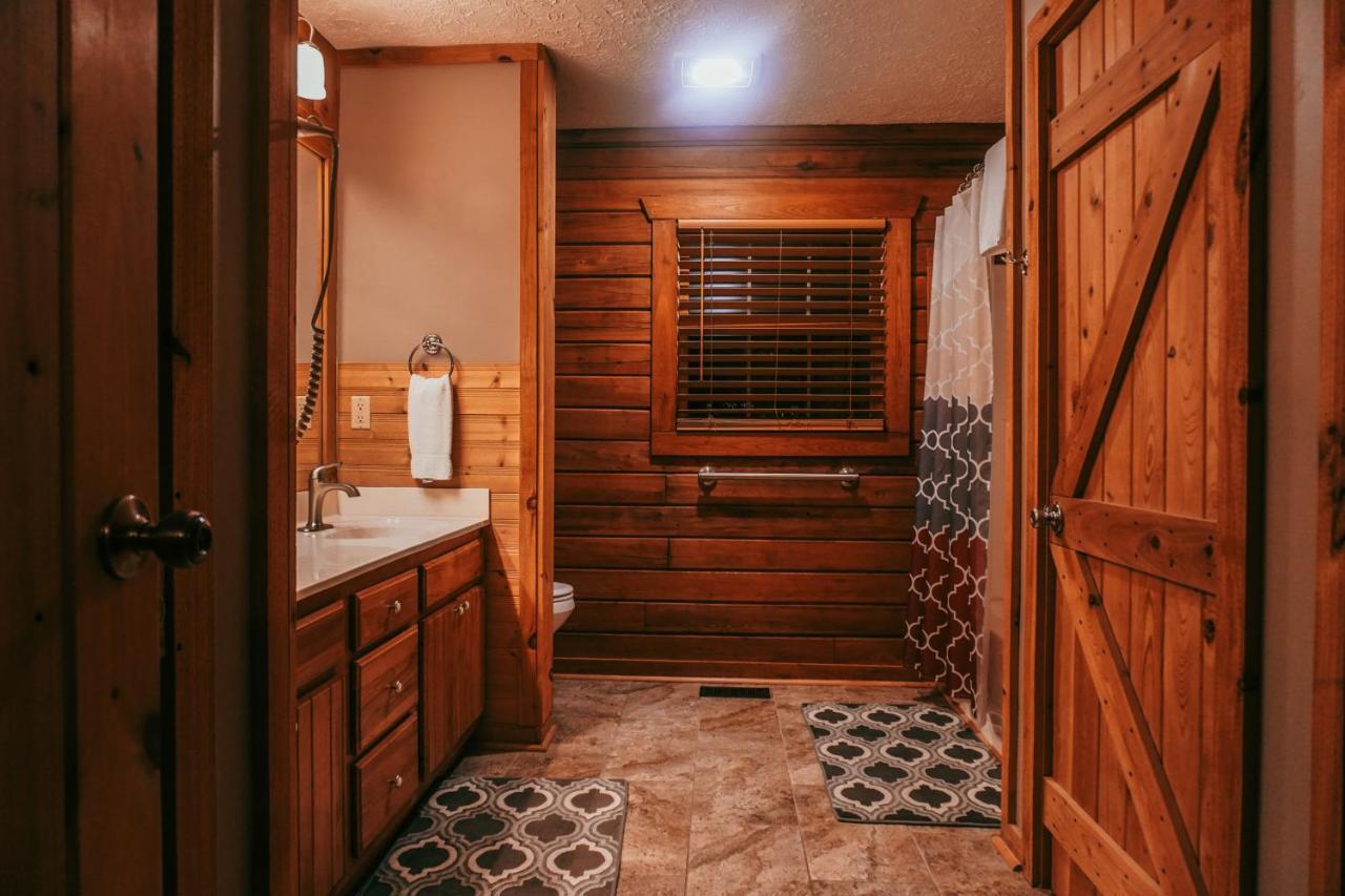 Mama Bear'S Retreat Villa Сивиървил Екстериор снимка