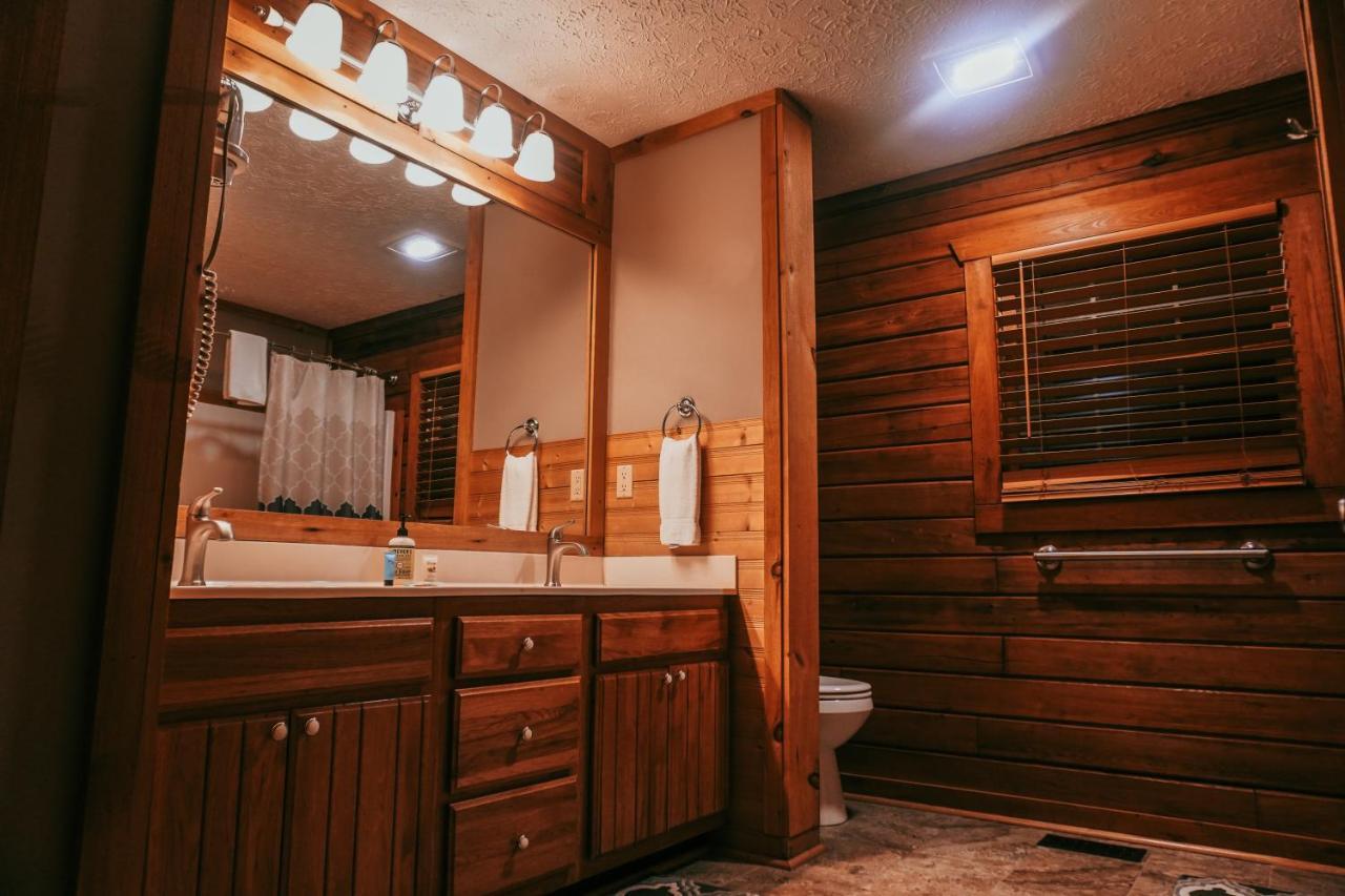 Mama Bear'S Retreat Villa Сивиървил Екстериор снимка