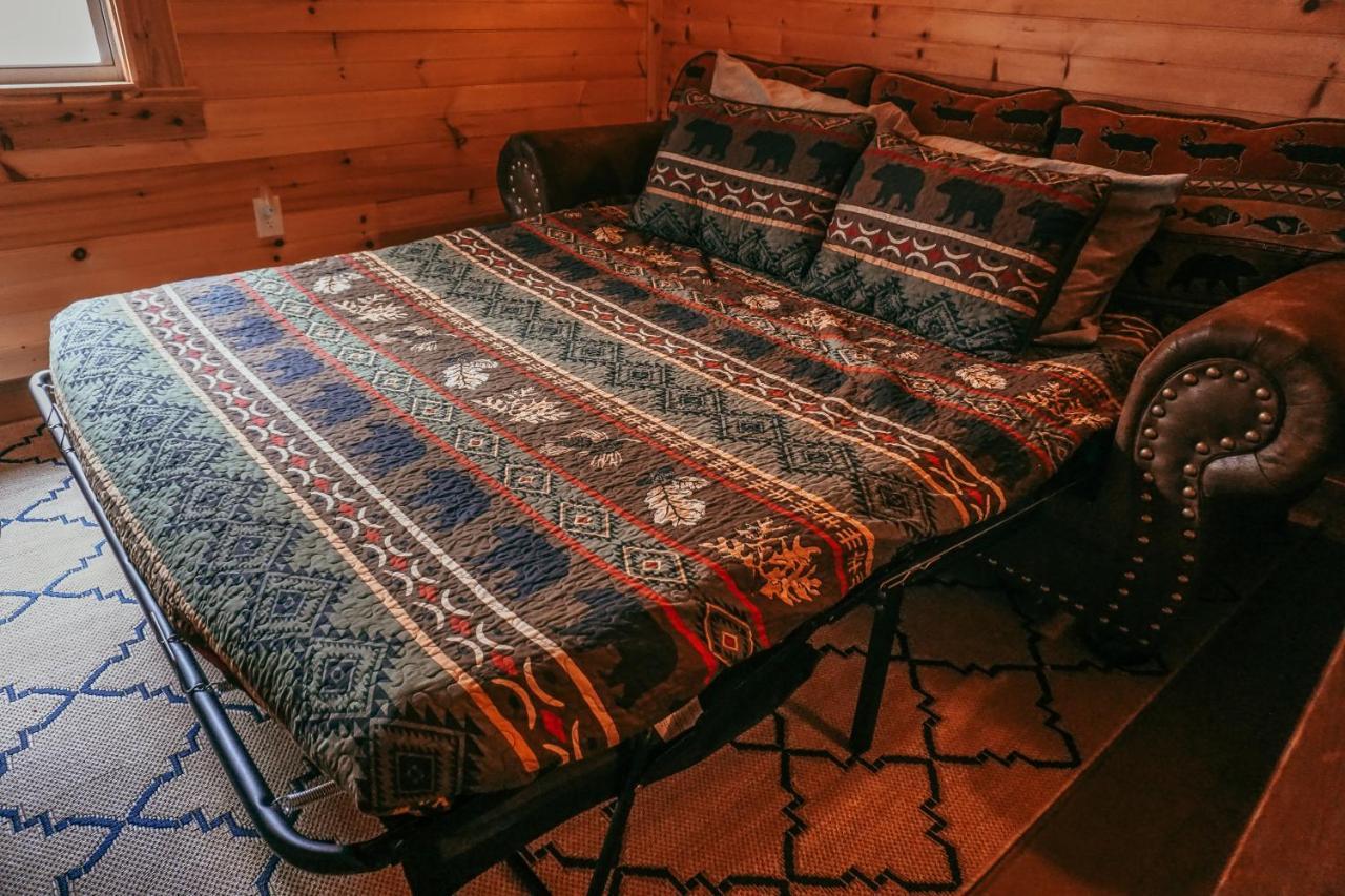 Mama Bear'S Retreat Villa Сивиървил Екстериор снимка