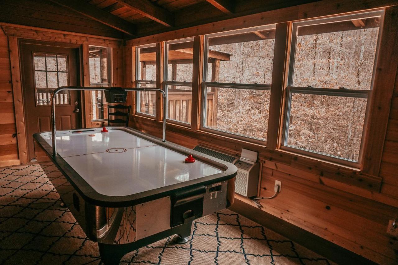 Mama Bear'S Retreat Villa Сивиървил Екстериор снимка