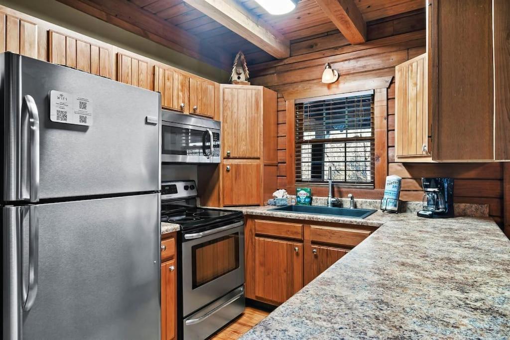 Mama Bear'S Retreat Villa Сивиървил Екстериор снимка