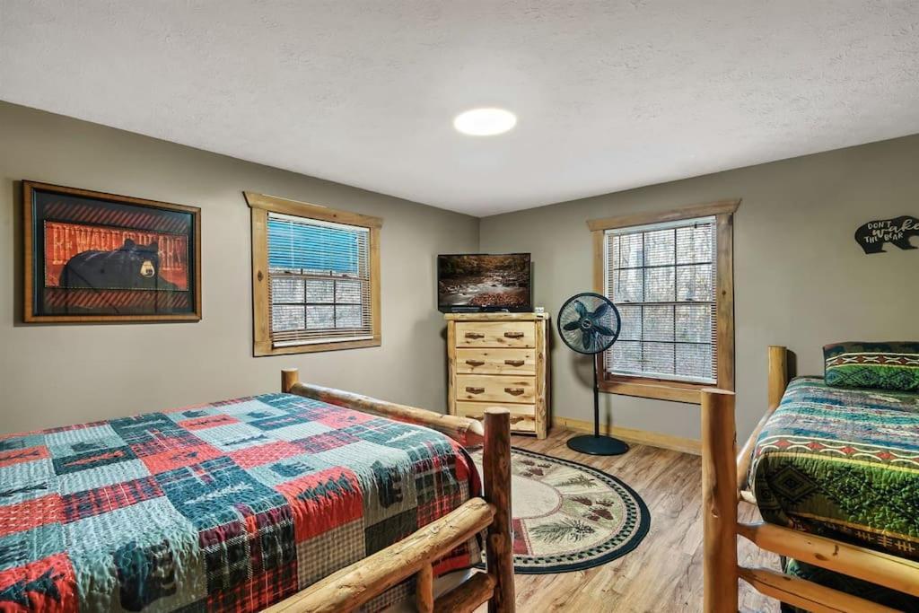 Mama Bear'S Retreat Villa Сивиървил Екстериор снимка