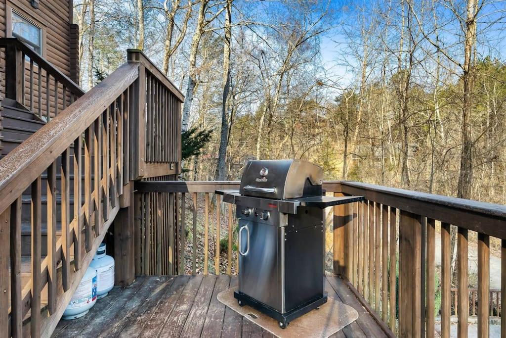 Mama Bear'S Retreat Villa Сивиървил Екстериор снимка